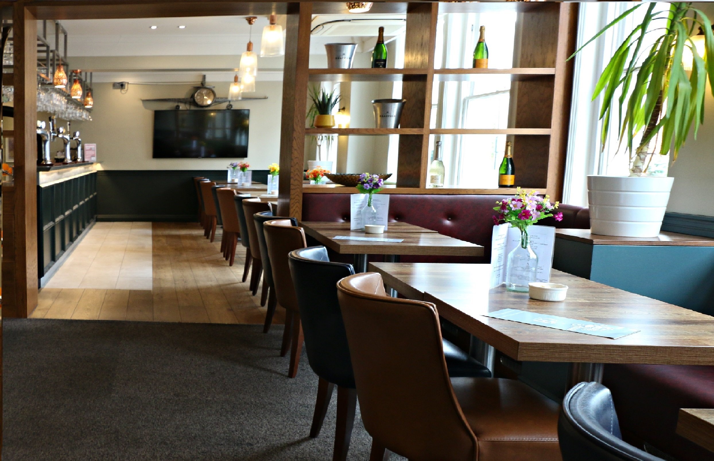 Chequers Hotel 53/58