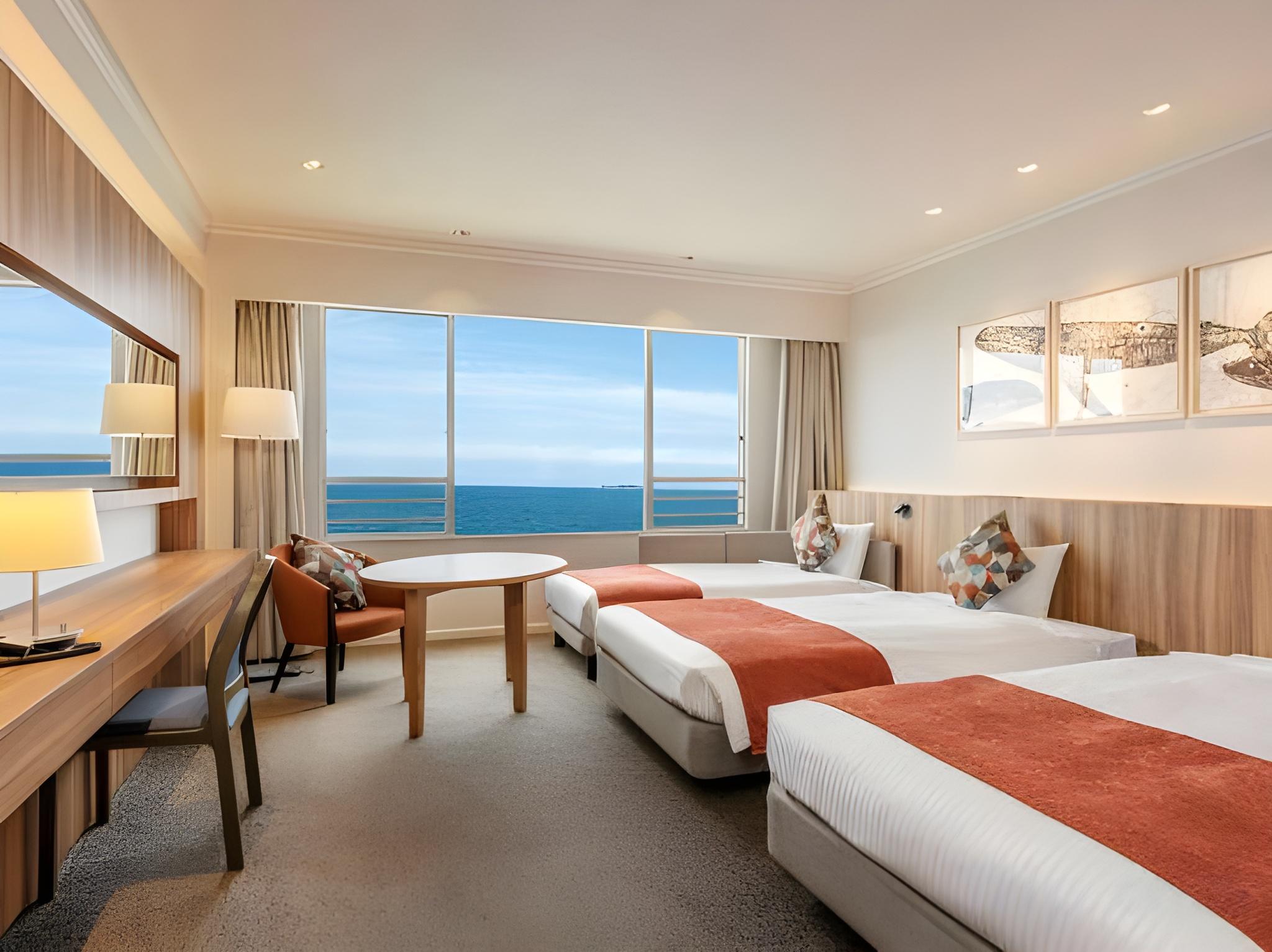 Semi Room, Ocean, Deluxe, Triple, 3 Semi Double Beds، Hotel New Akao 2/3