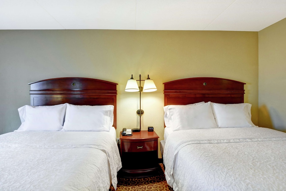 Hampton Inn & Suites Fredericksburg-at Celebrate Virginia 11/39