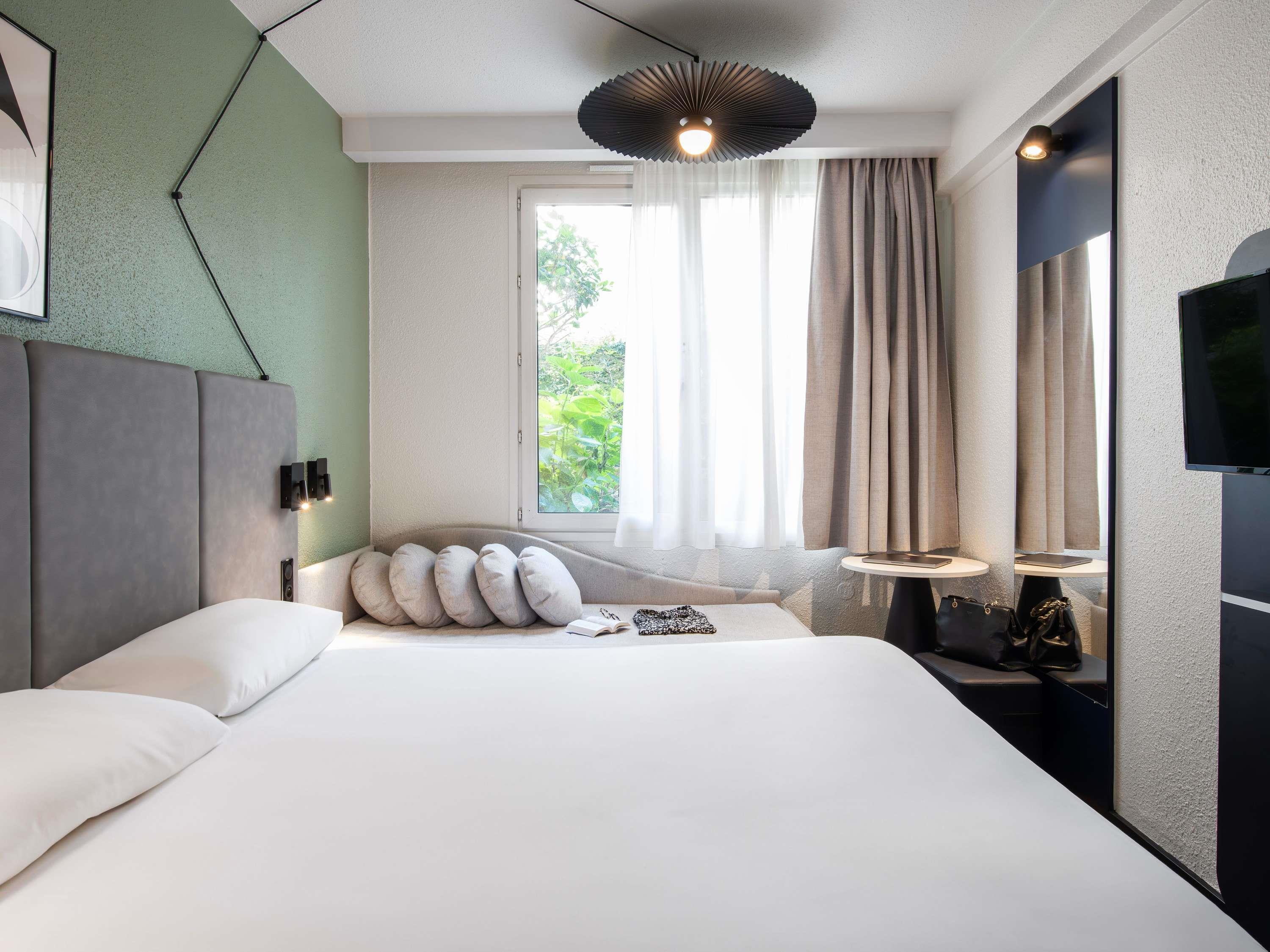 STANDARD, DOUBLE BED, SOFA