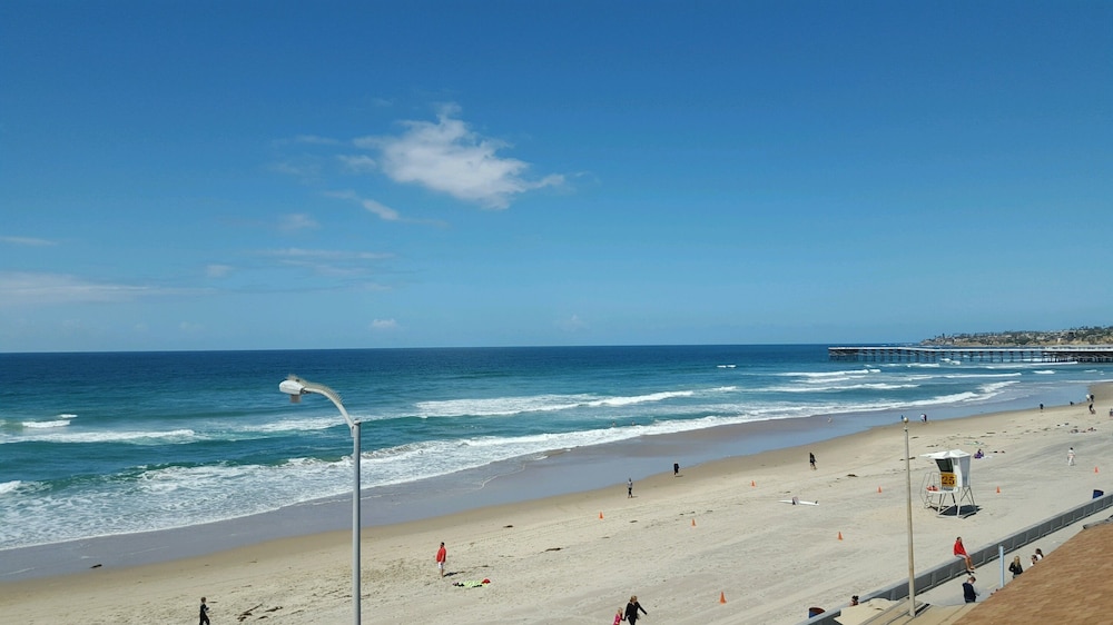 Surfer Beach Hotel 41/59