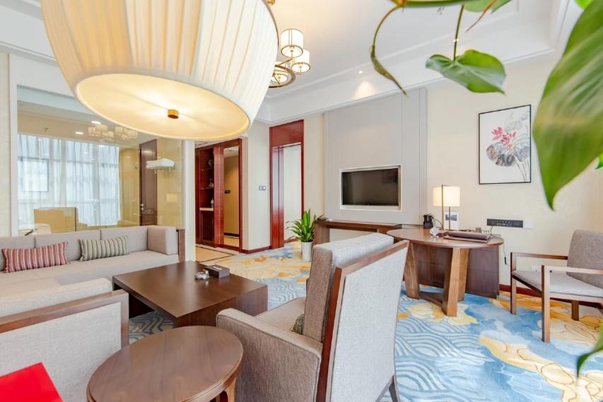 Binhai Jinling International Hotel 46/62
