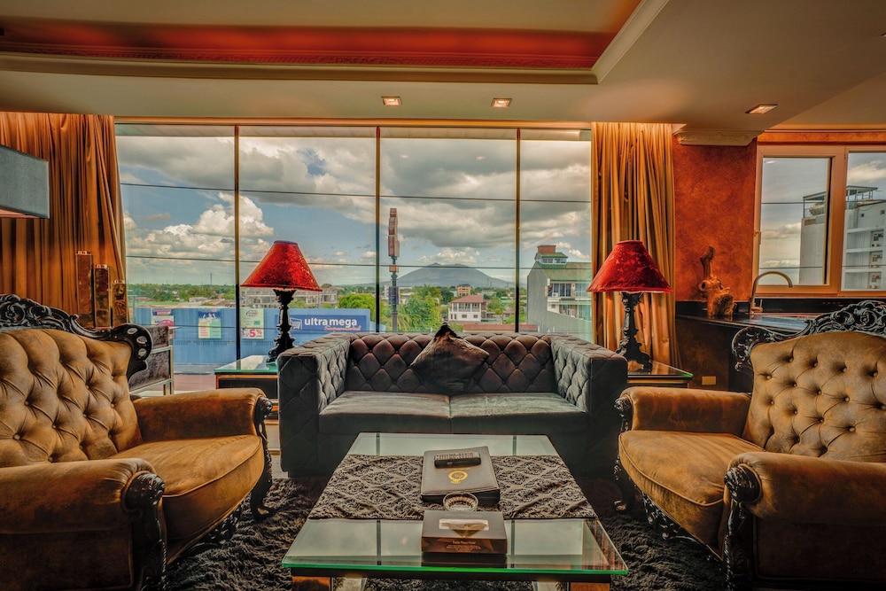 Fields Plaza Suites 51/65
