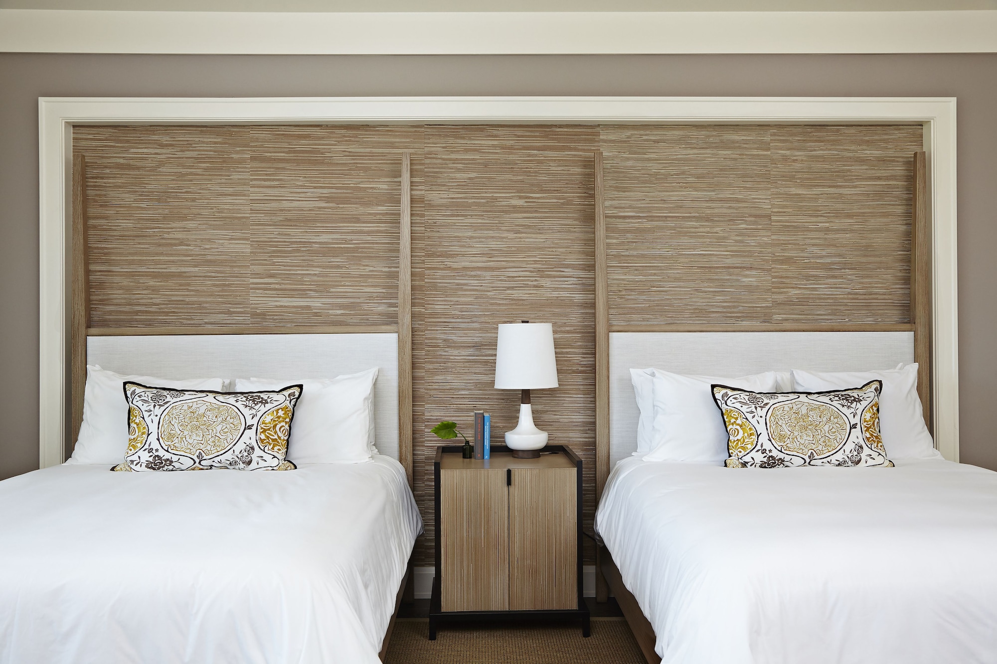 DELUXE, 2 QUEEN BEDS, GARDEN VIEW, BALCONY