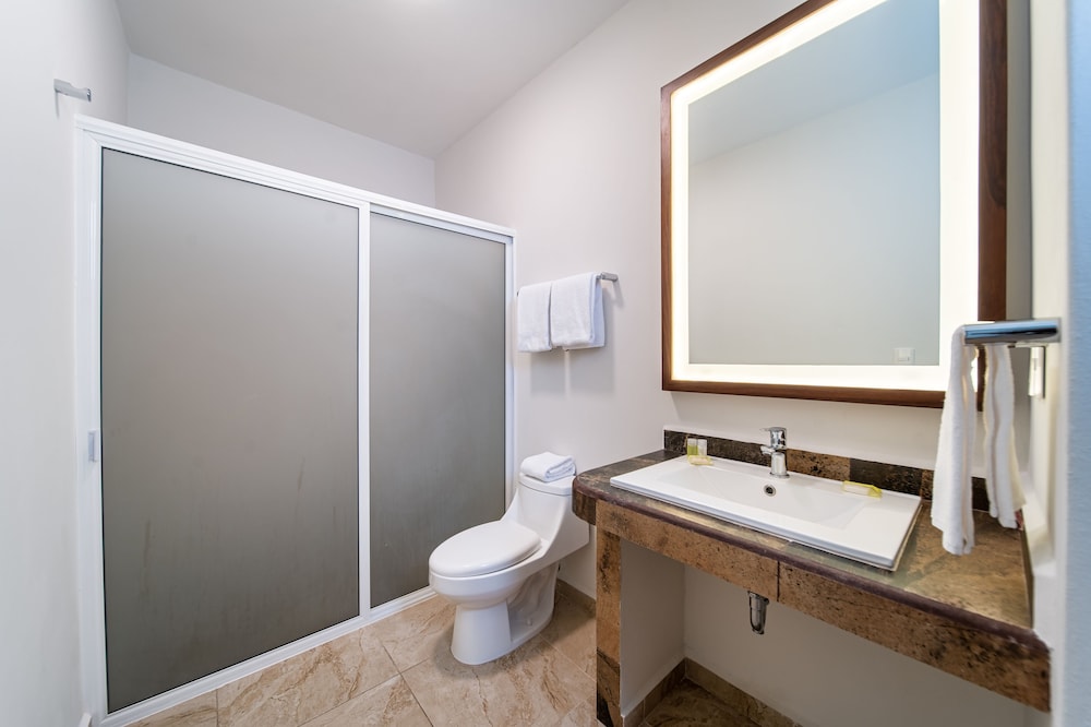 Standard, 2 Queen Beds, Pet Friendly, Villas Coral Huatulco 2/2