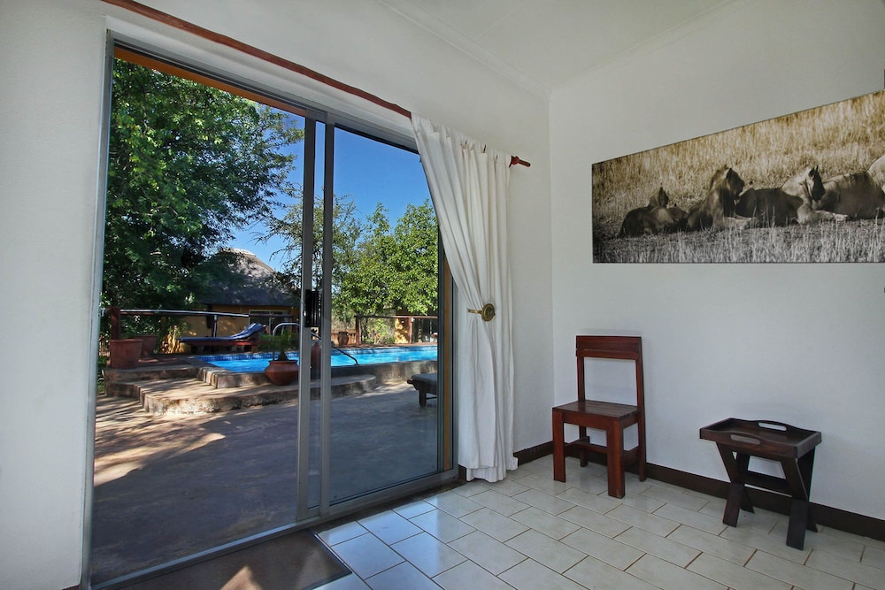Normann Safari Bush Lodge 6/50