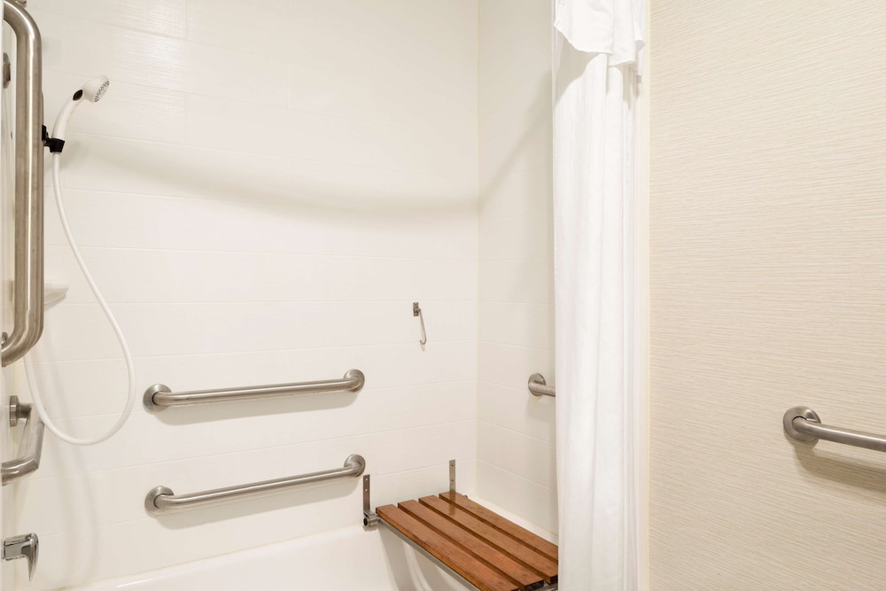 Homewood Suites Hilton Toledo 22/23