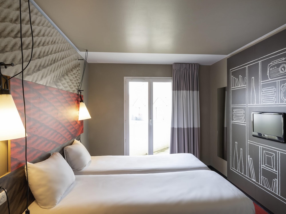 IBIS SAINT GRATIEN 7/50