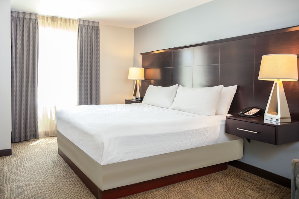 2 Bedrooms, Suite, 2 King Beds, Sofa, Kitchen