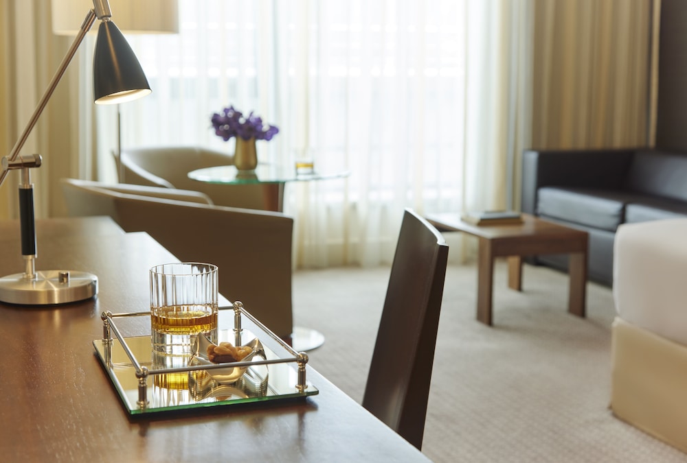 SHERATON ATHLONE HOTEL 43/49