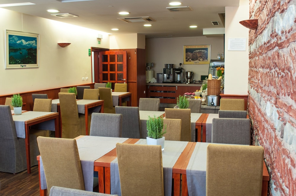Hotel Mrak 70/94
