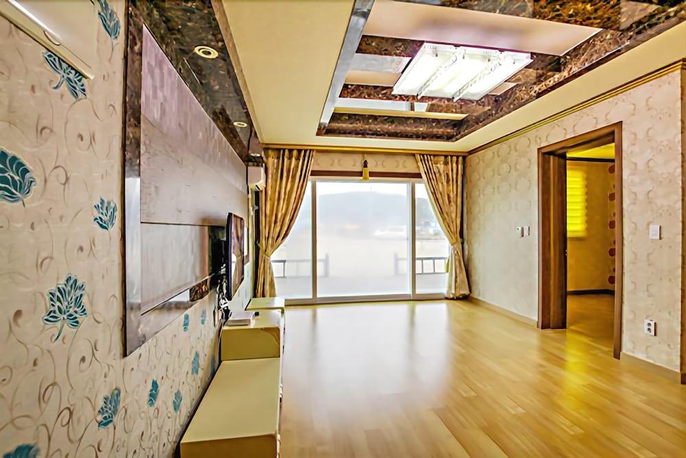 Sokcho Sujabyeol Pension 13/23