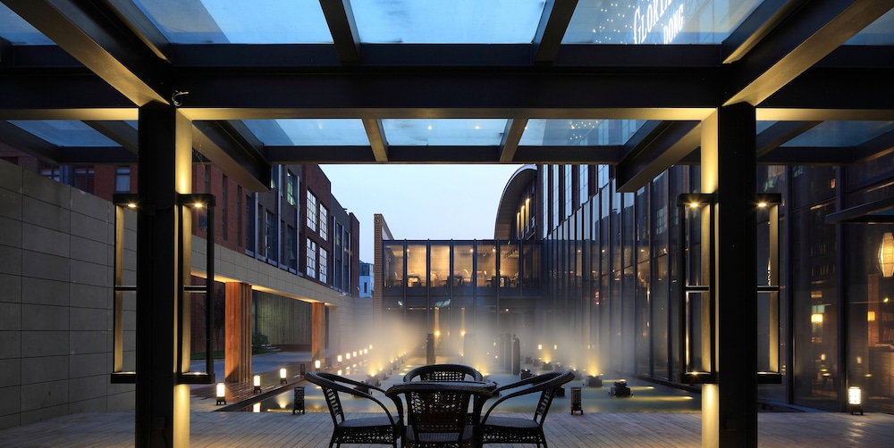 Gloria Plaza Hotel Dongsheng 38/42
