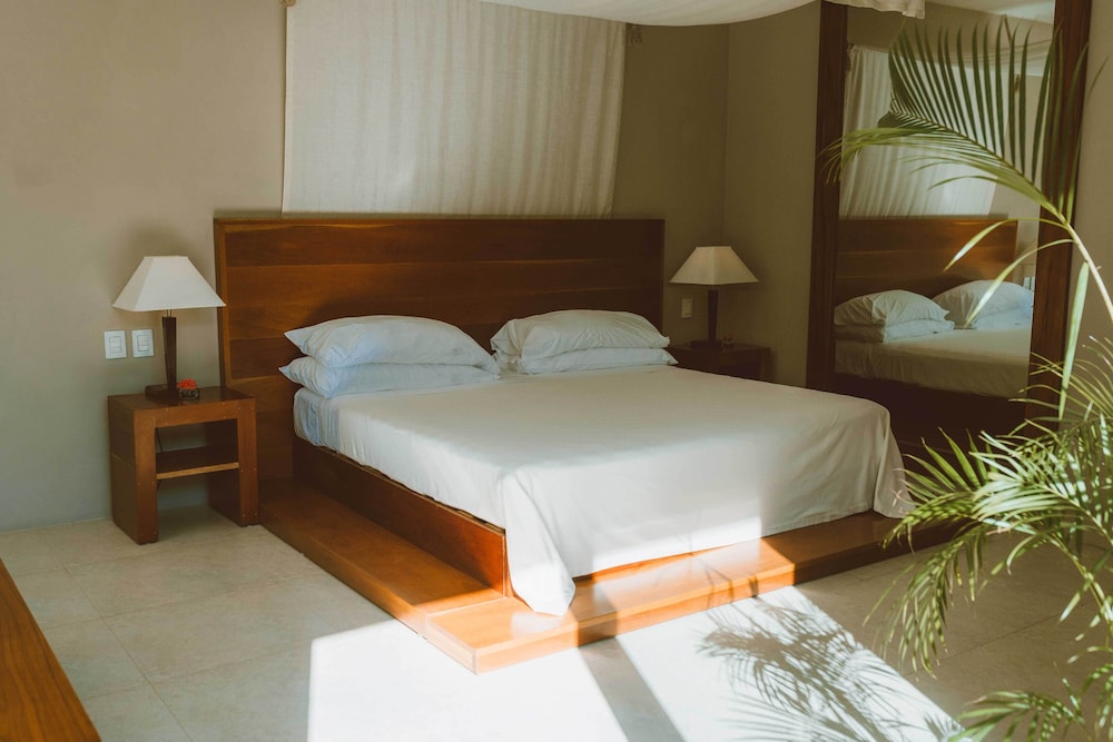 SUPERIOR, DELUXE, SUITE, TROPICAL VIEW