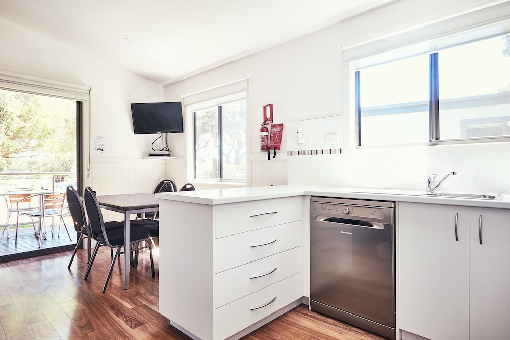 ANGLESEA BEACHFRONT FAMILY CARAVAN PARK 26/50
