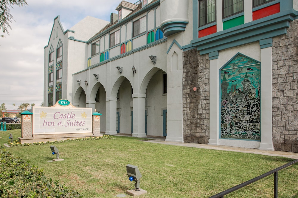 Castle Inn And Suites 31/38