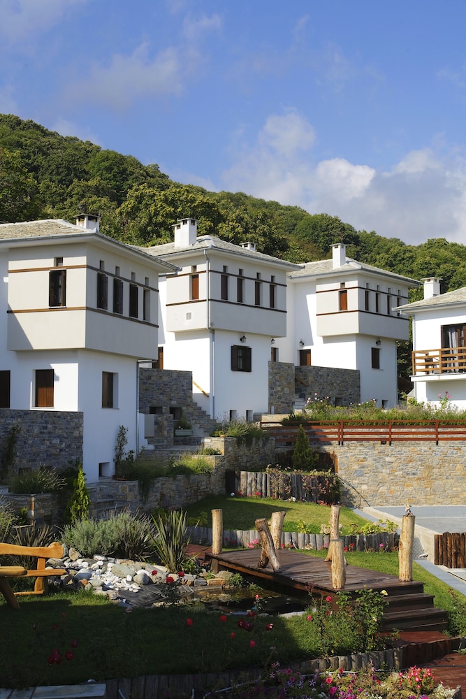 12 Months Luxury Resort 84/88