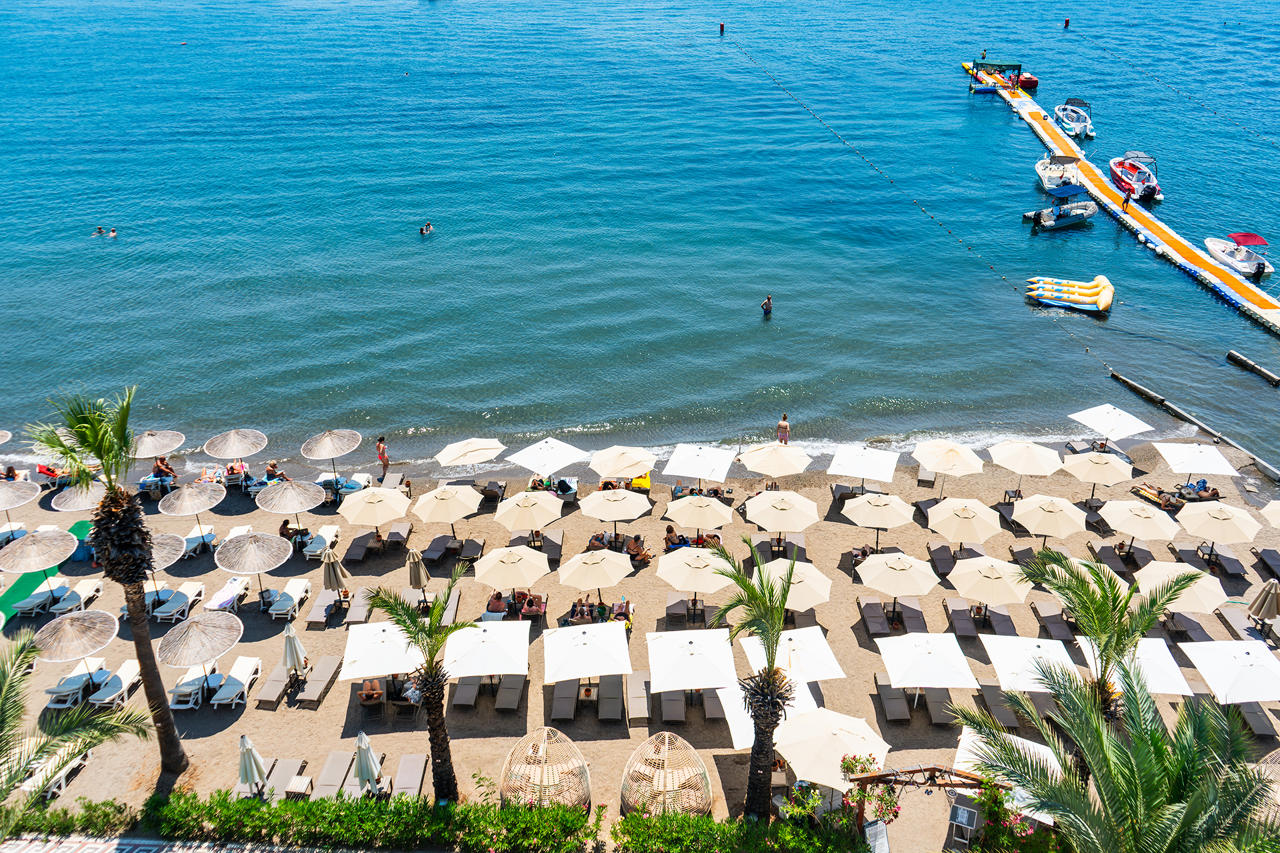 Aurasia Beach Hotel 62/69