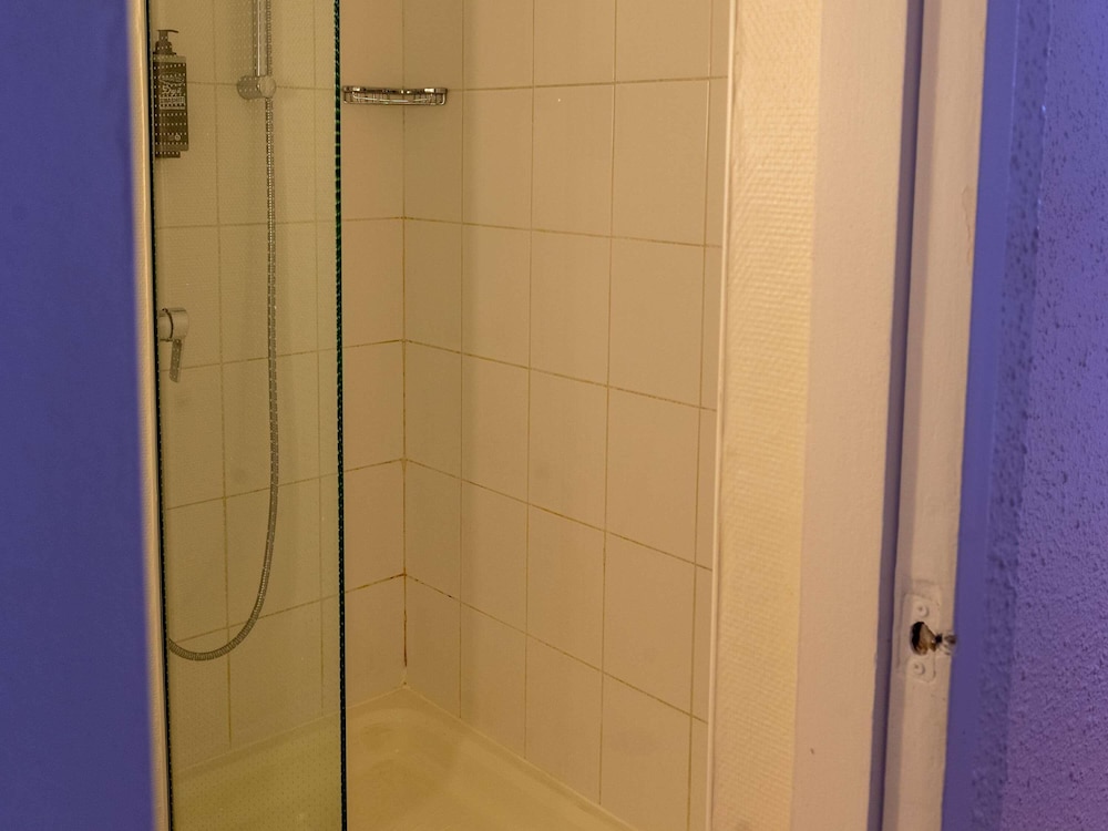 Ibis Lyon Est Bron 3/67