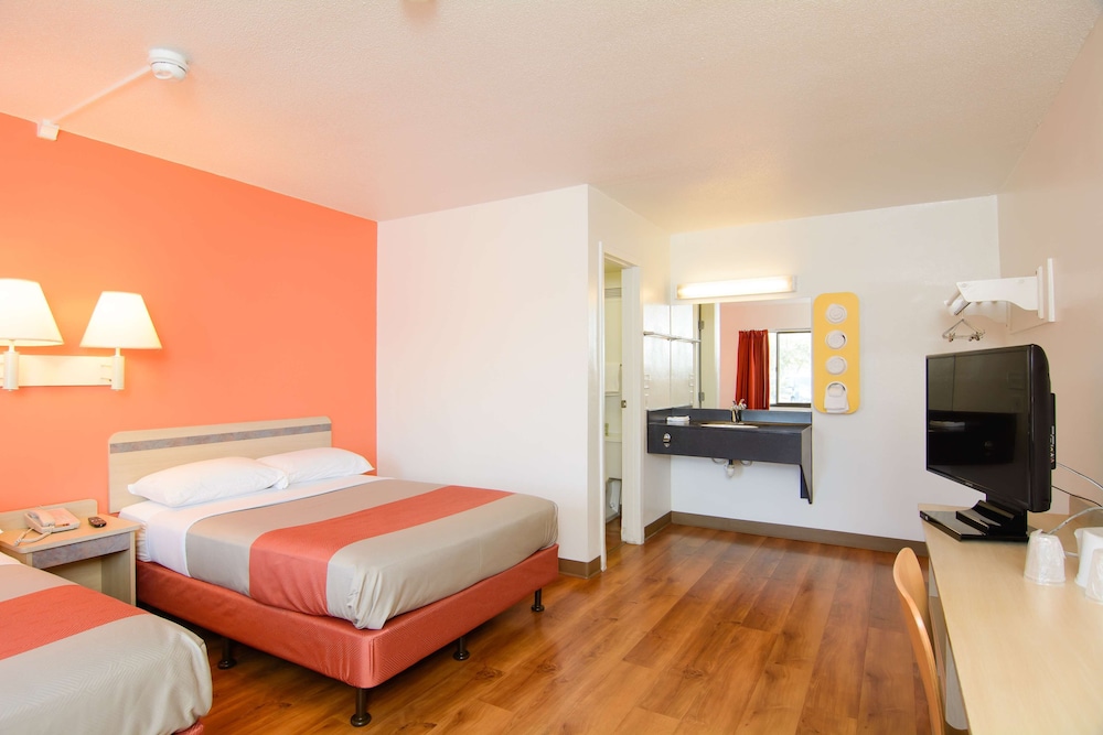Motel6 Leominster, MA 26/43