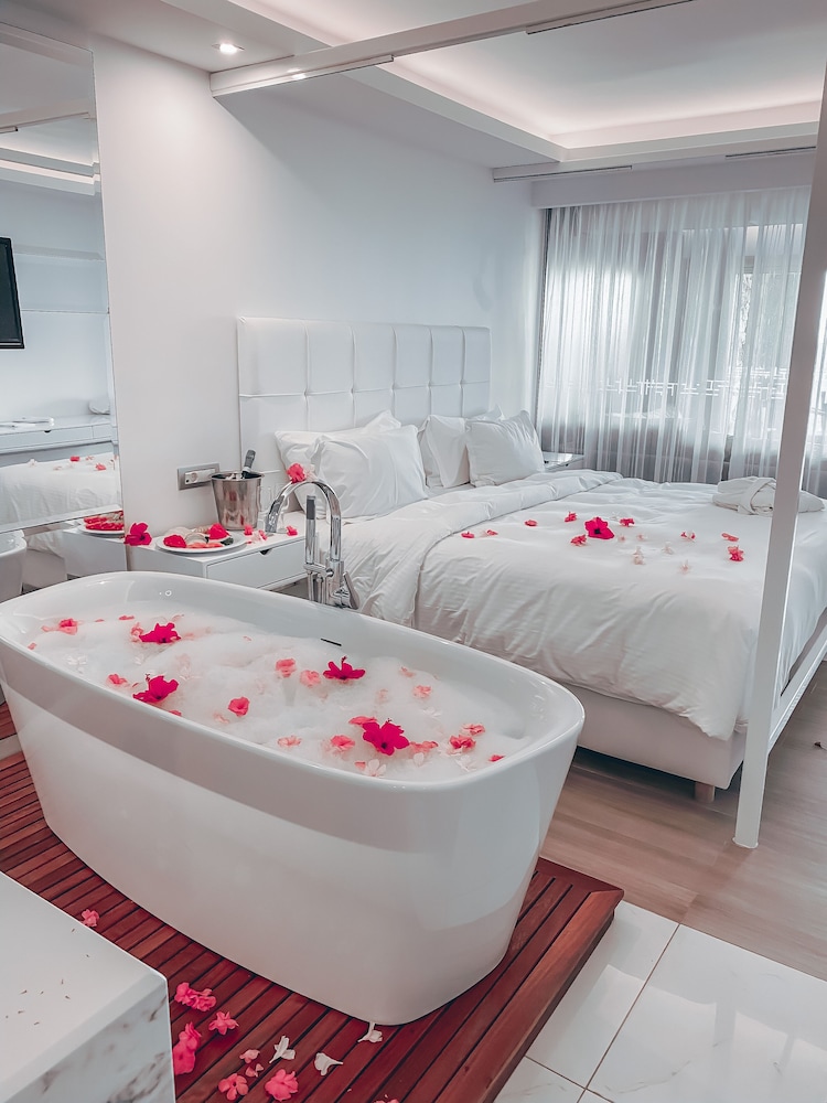 Minos Imperial Luxury Beach Resort and Spa Milatos 49/79