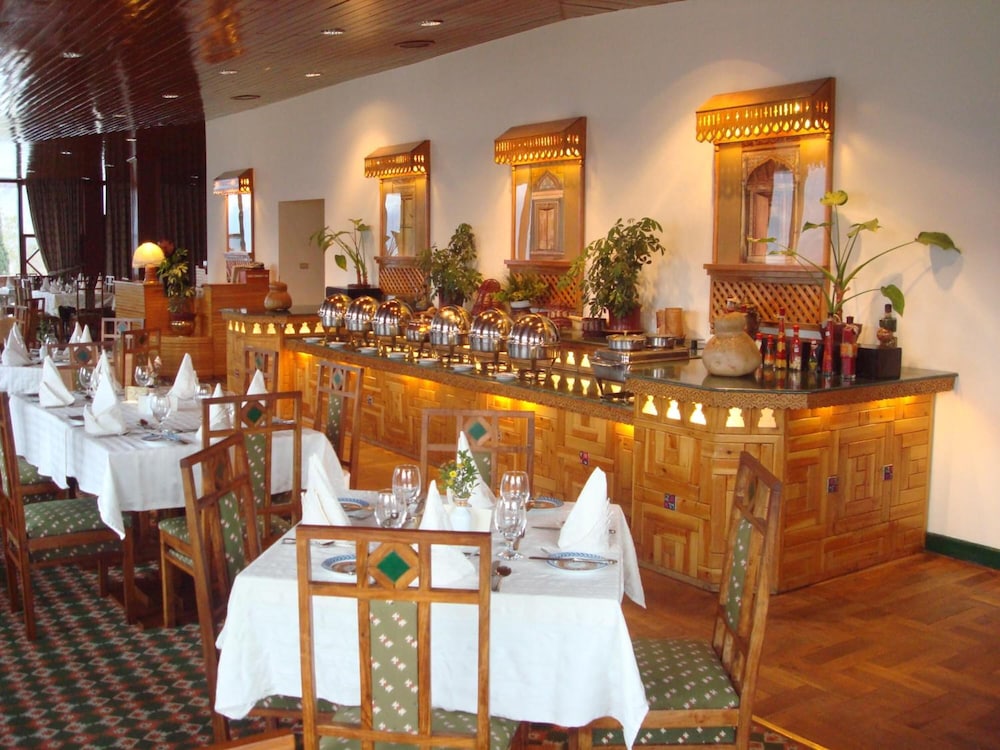 restaurant cafeteria