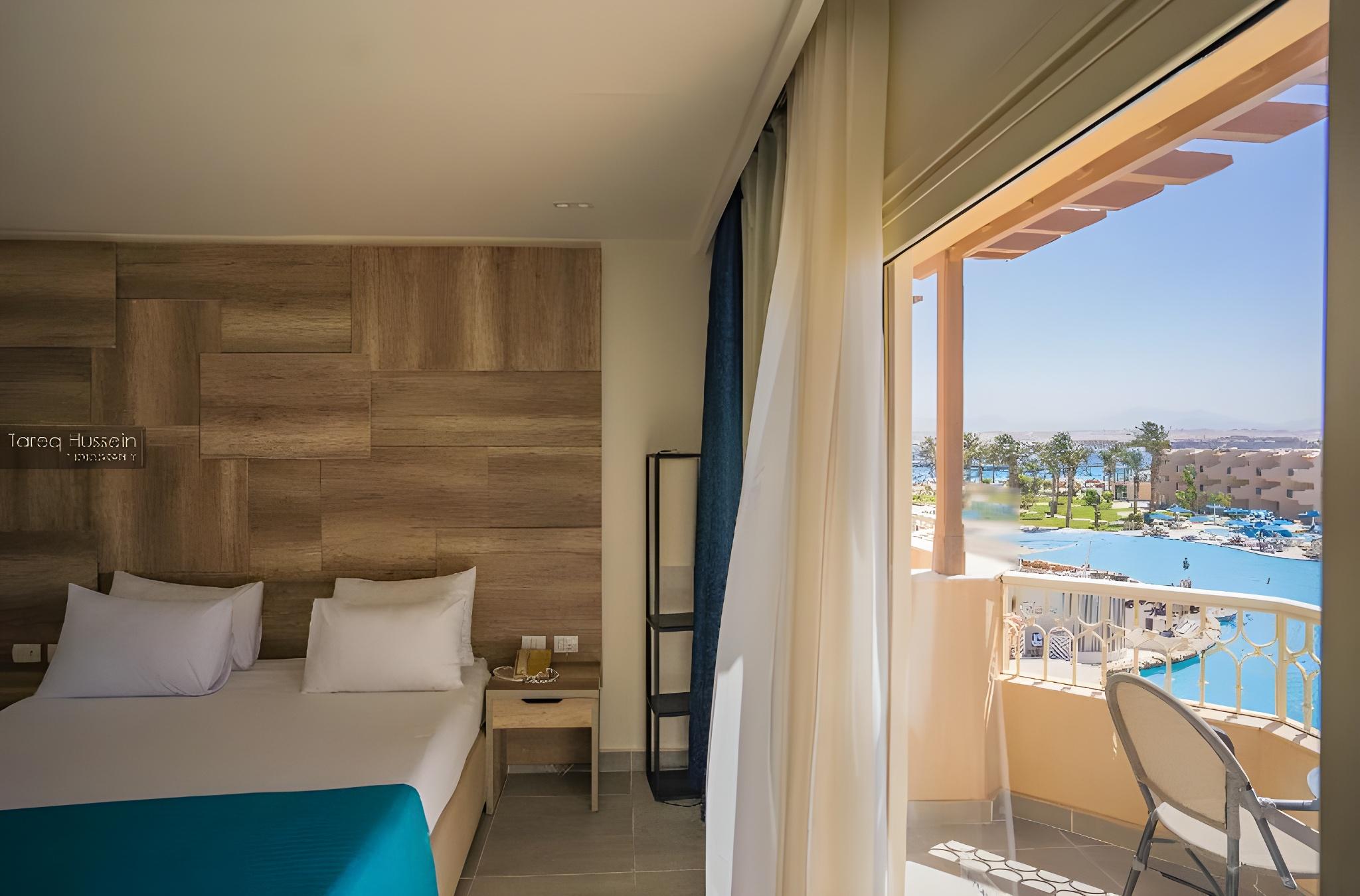 Deluxe, Double Bed, Side Sea View