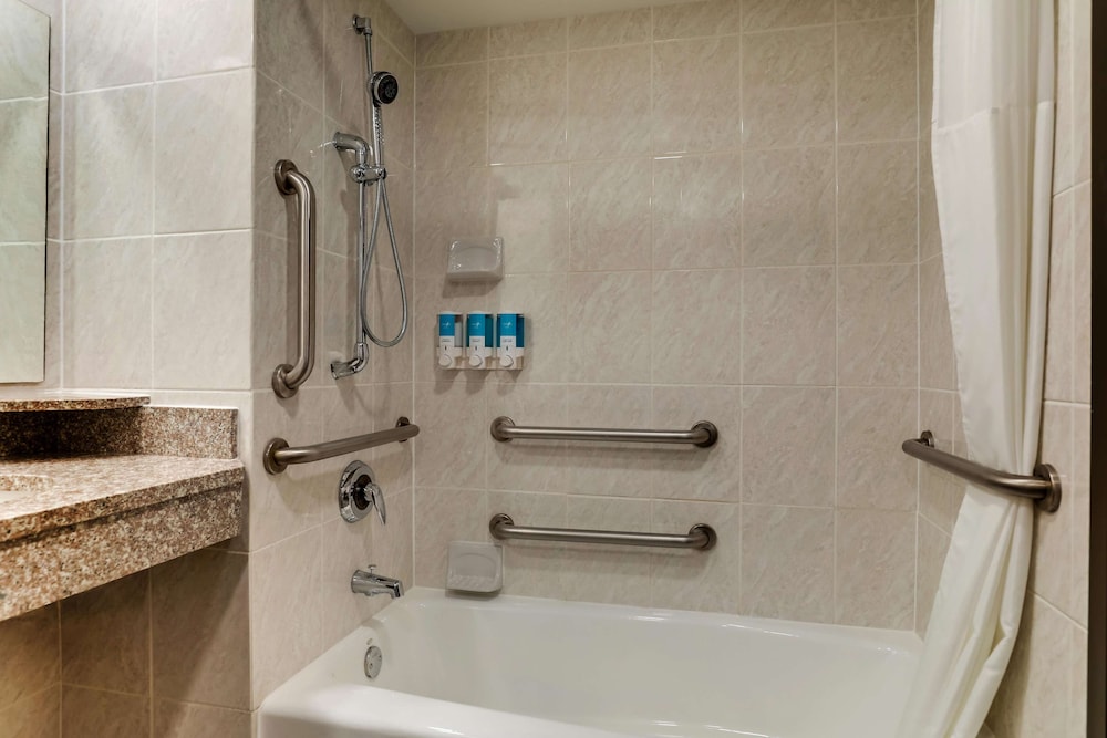 Drury Inn & Suites Columbus Dublin 36/38