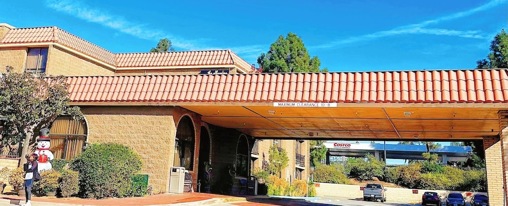 Alhambra Hotel 4/50