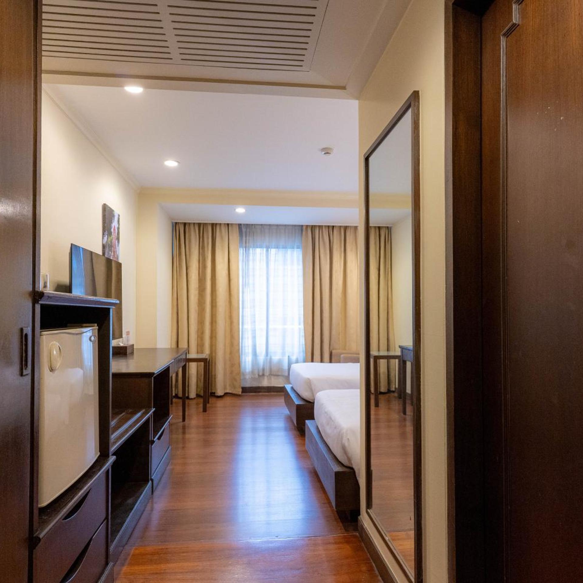 Superior, Twin Beds, Journeyhub Bangkok Sukhumvit 26 8/10