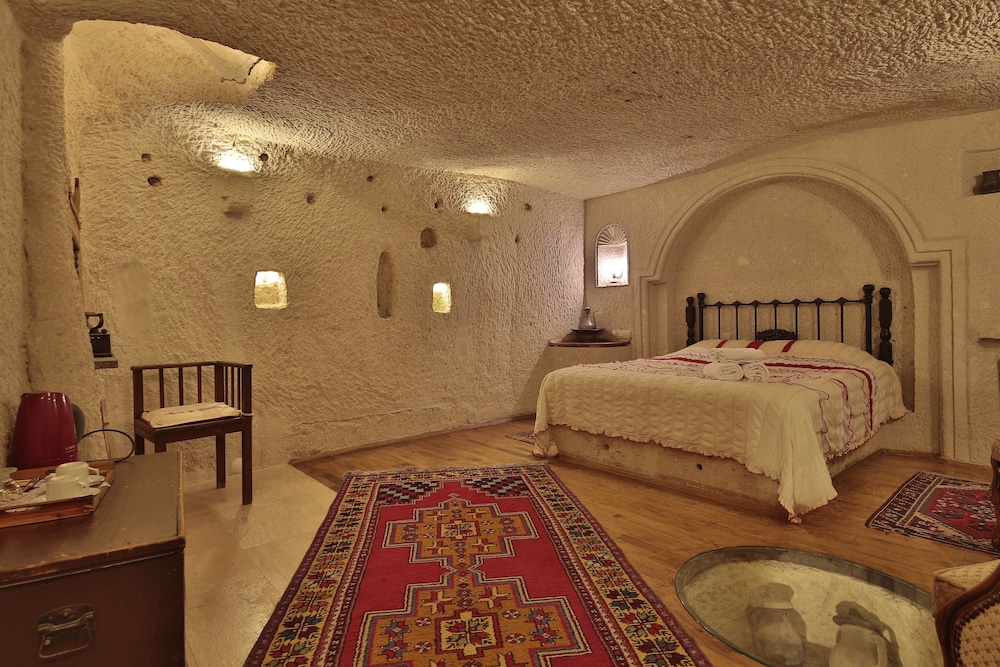Village Cave House Hotel 7/27