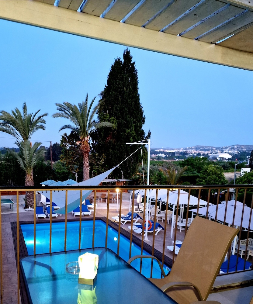 Fitos Inn Guest House 21/50