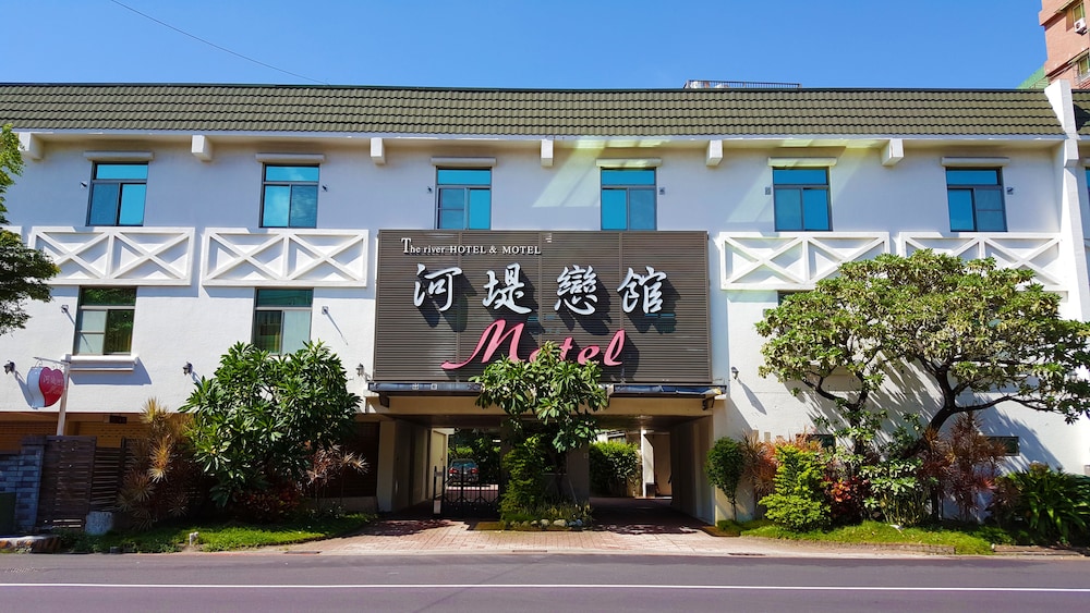 The Riverside Hotel & Motel 2/49