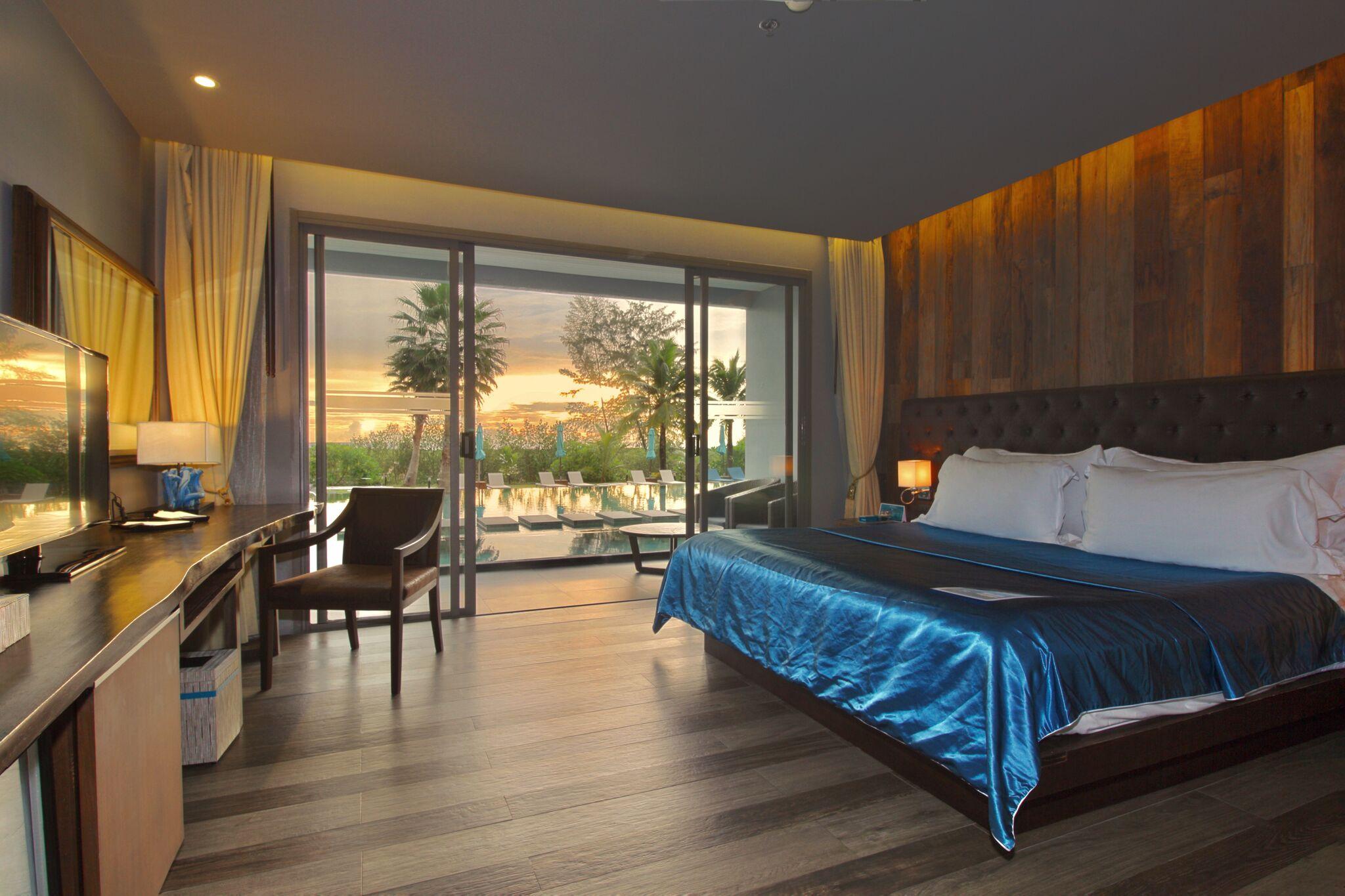 Room, 2 Queen Beds, Pool Access