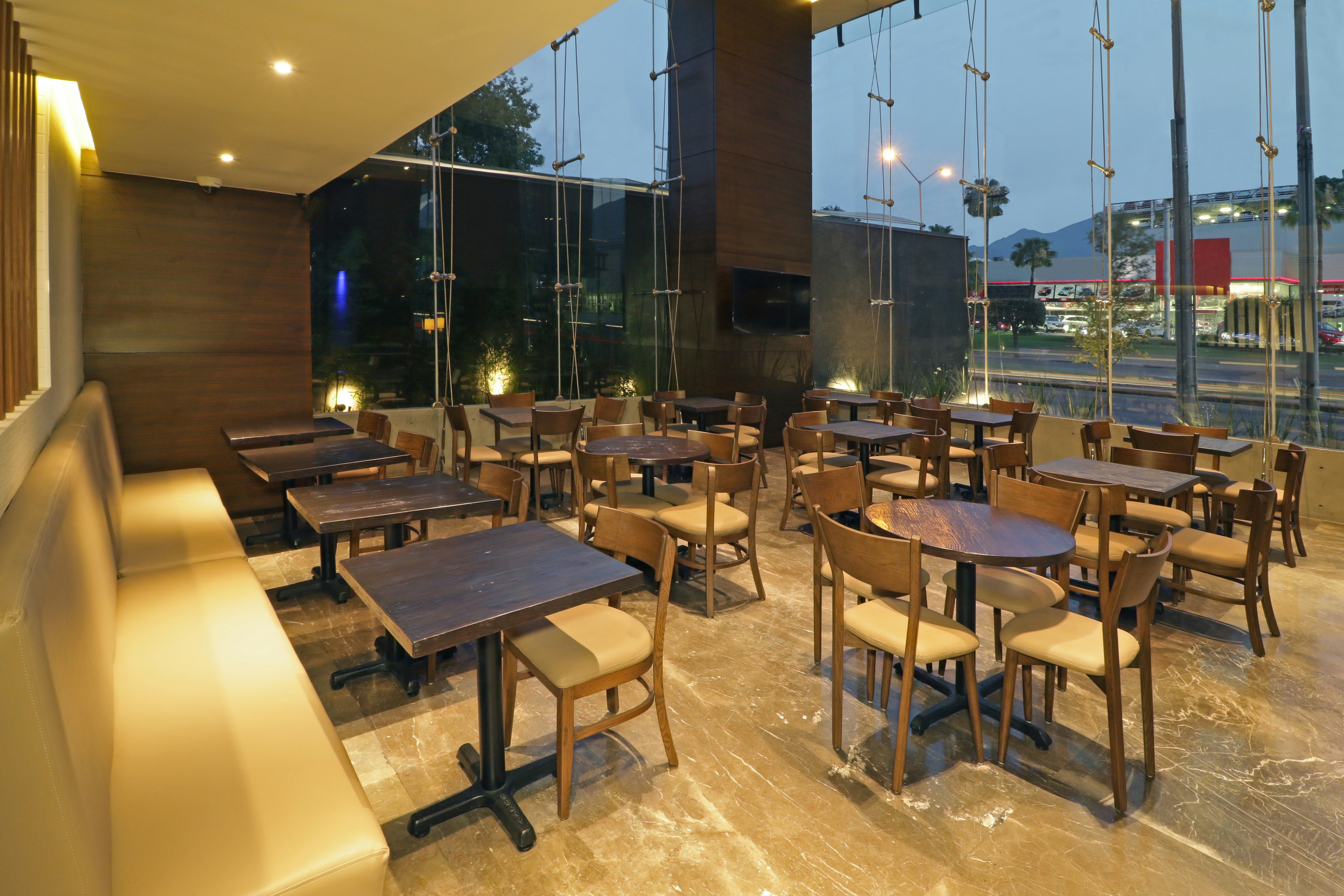 Holiday Inn Express Suites Monterrey Valle 55/74
