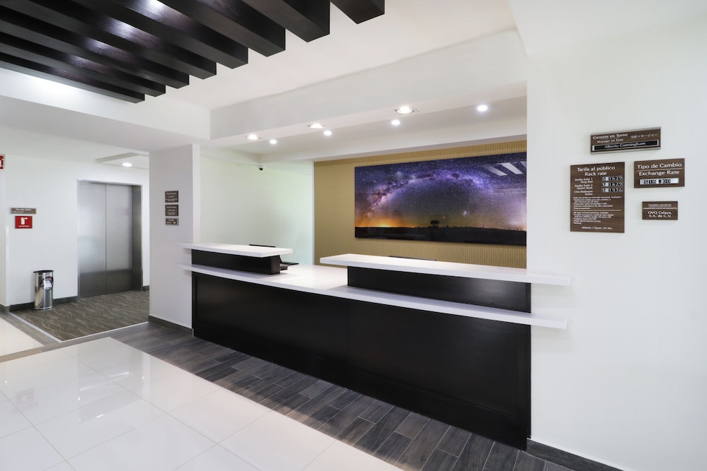 CANDLEWOOD SUITES CELAYA 6/75