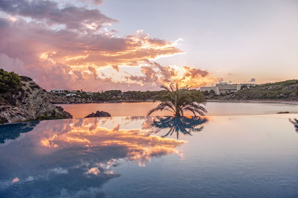 White Sands Beach Club 26/49