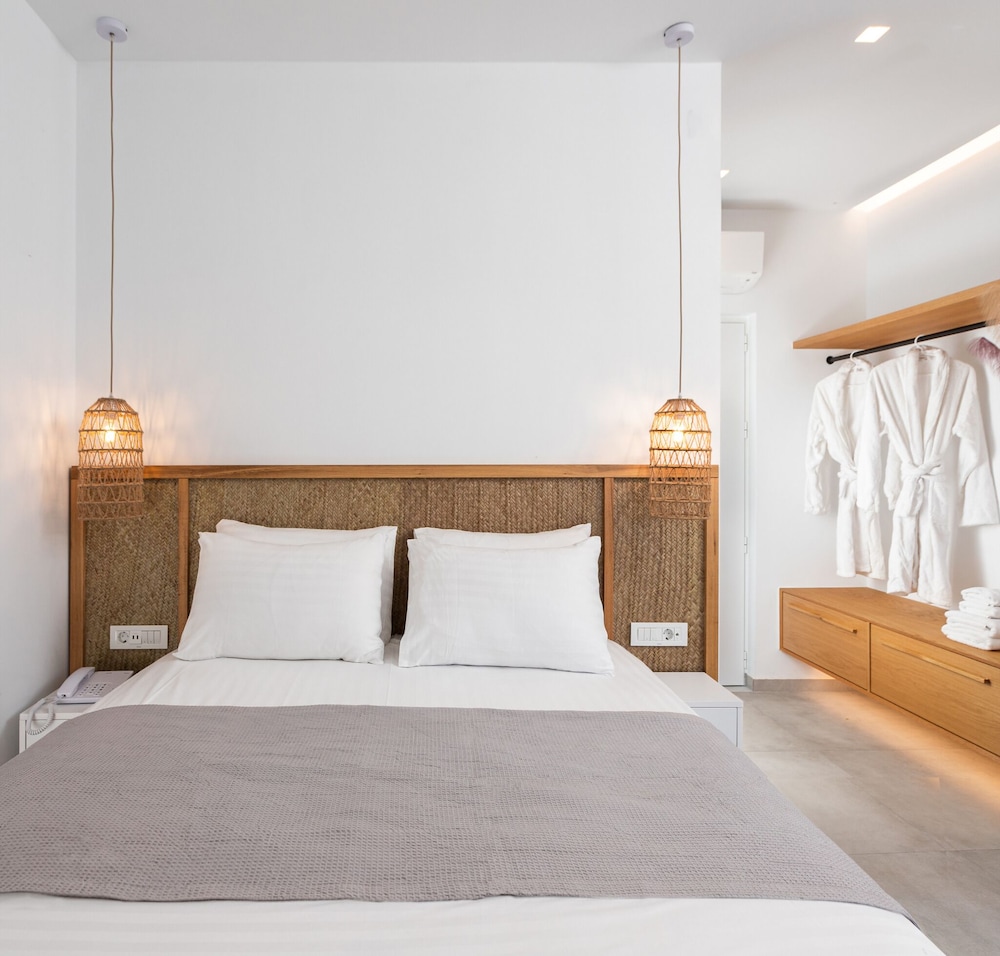 DELUXE, DOUBLE BED, HOT TUB