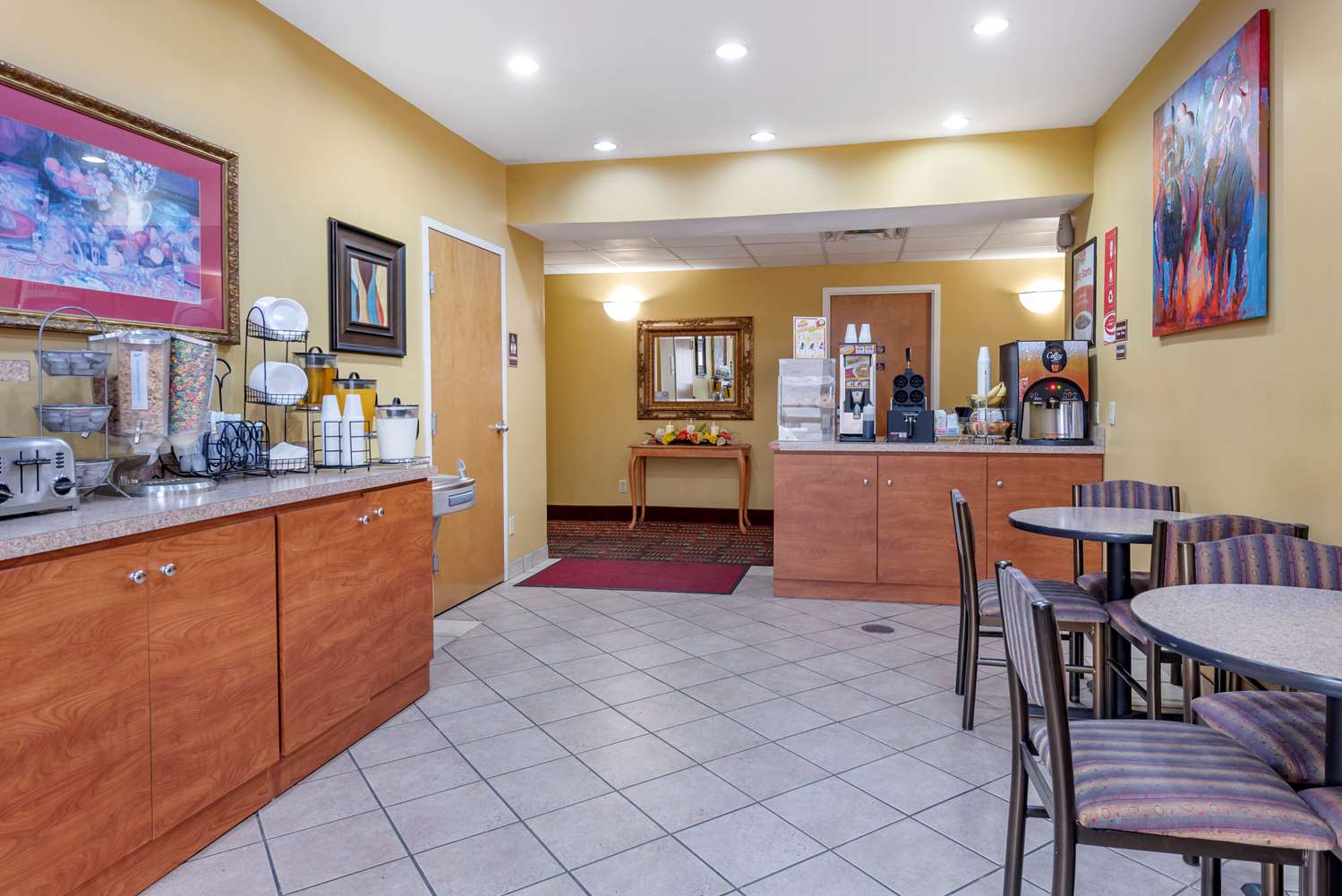Econo Lodge Louisville Airport 36/40
