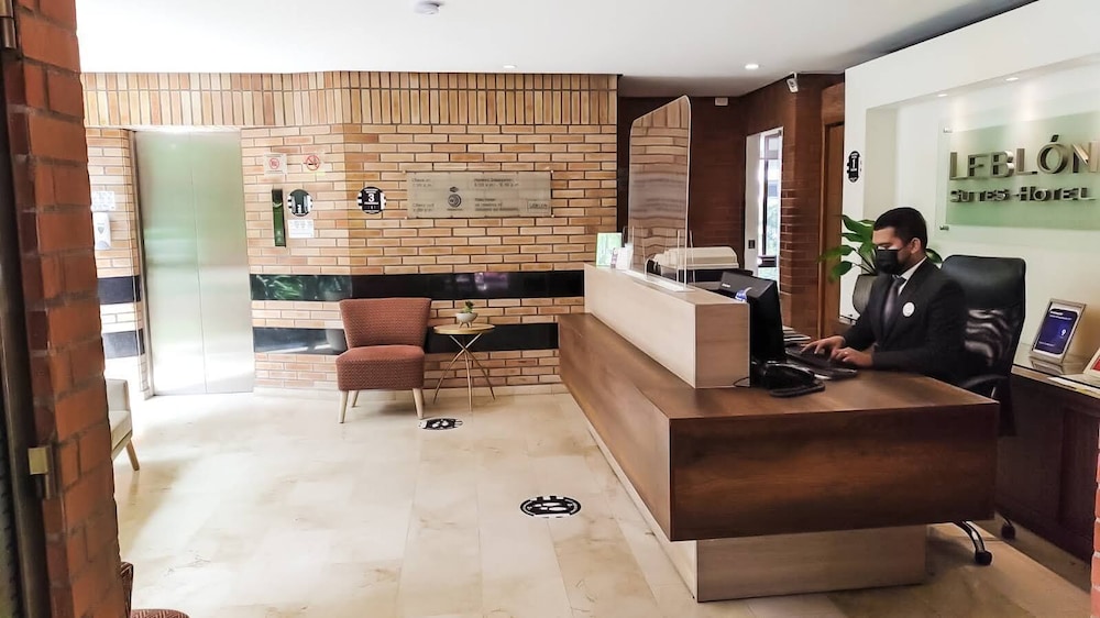 Leblon Suites Hotel 48/60