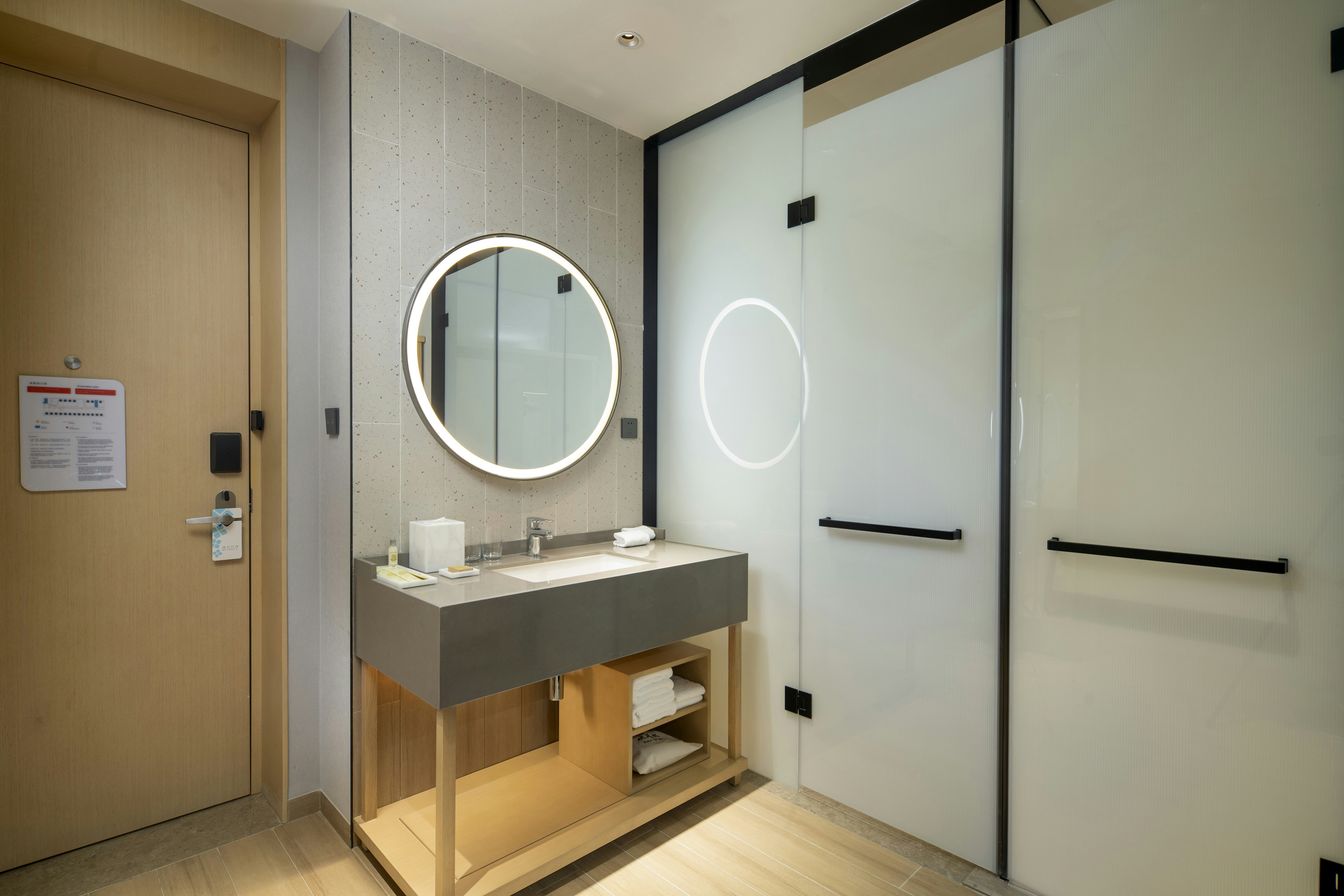 غرفة بسرير كينج بإطلالة على البحيرة، Hilton Garden Inn Changde Dingcheng 3/4