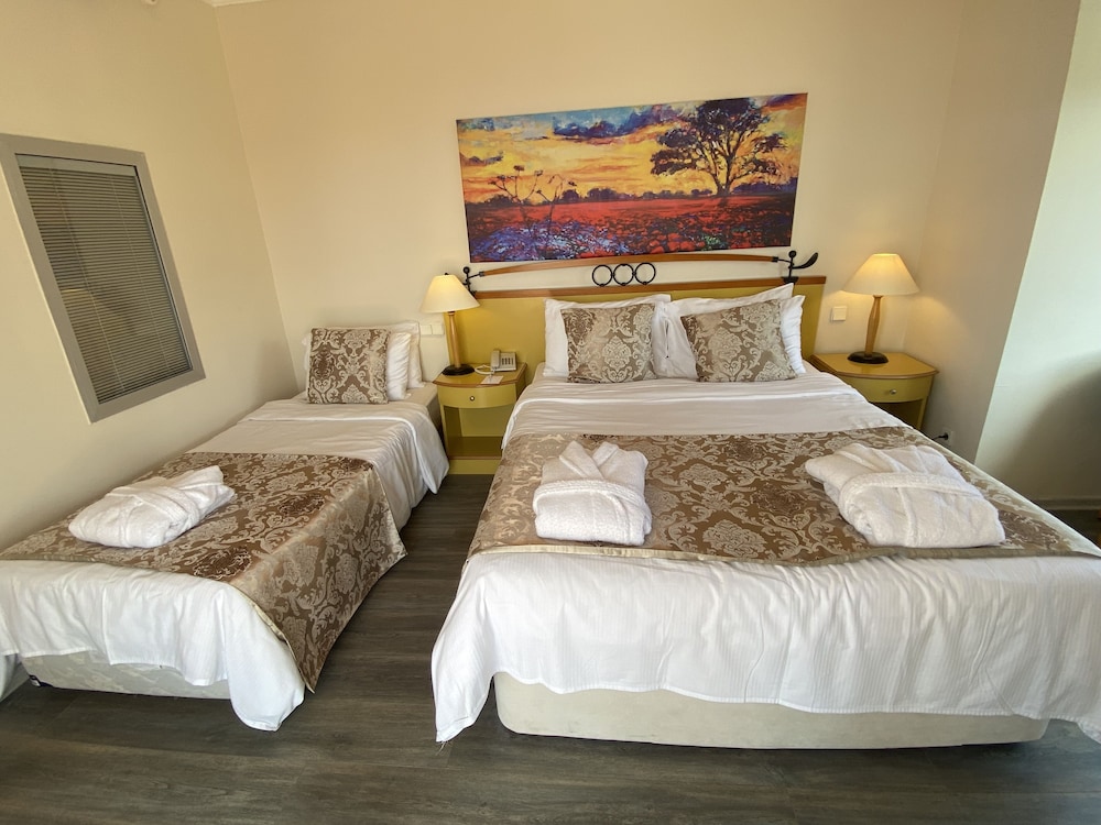 Roseira Beach Resort 14/43