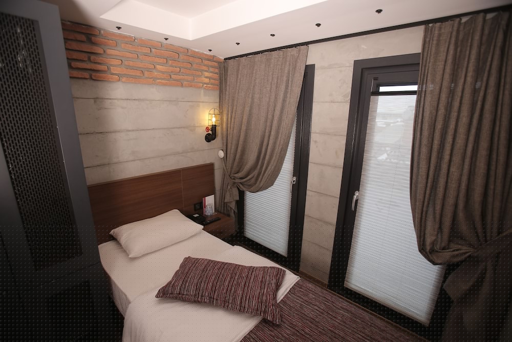 Elibol Hotel 24/52