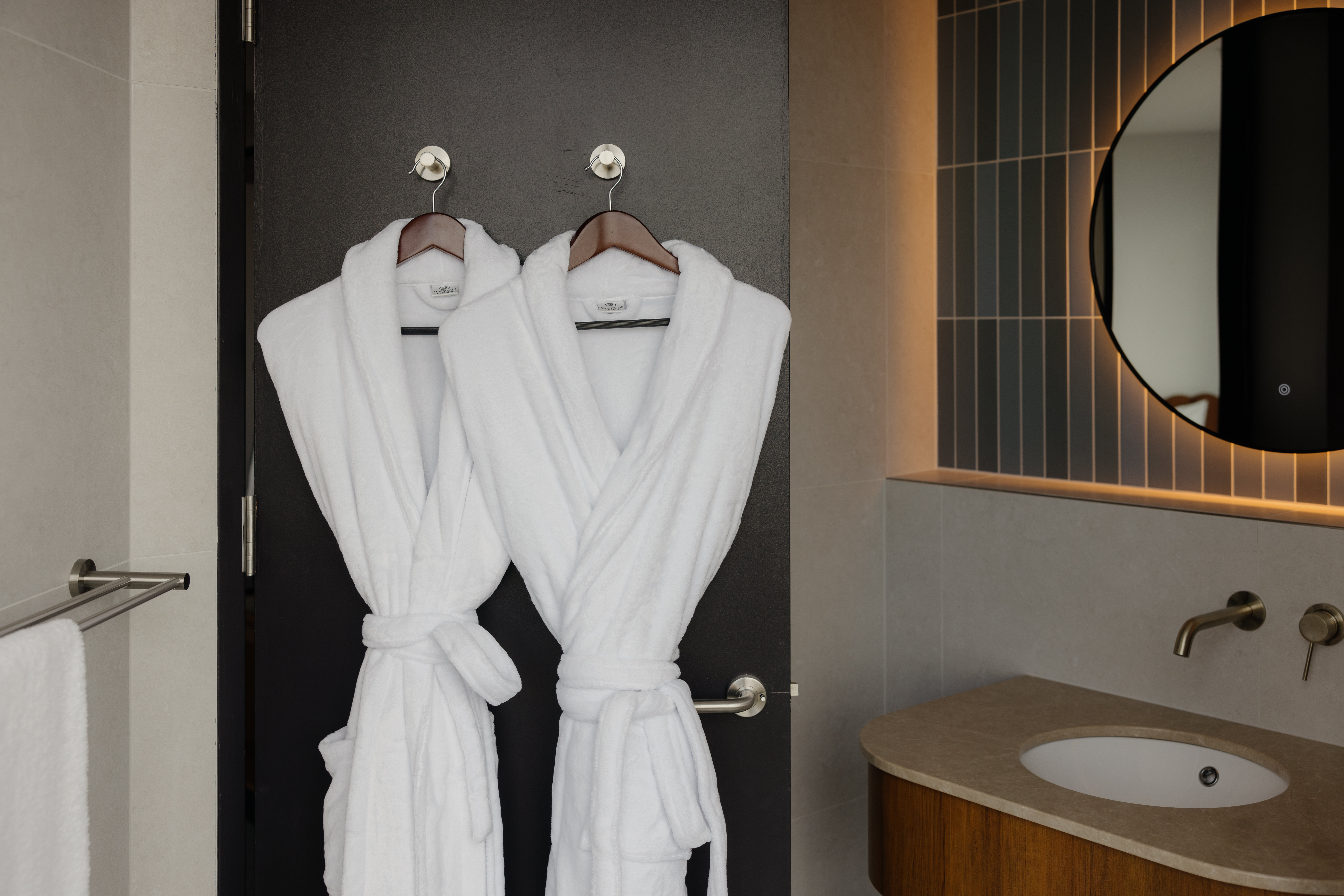 Premium, King Bed, Crowne Plaza Adelaide Mawson Lakes 8/8