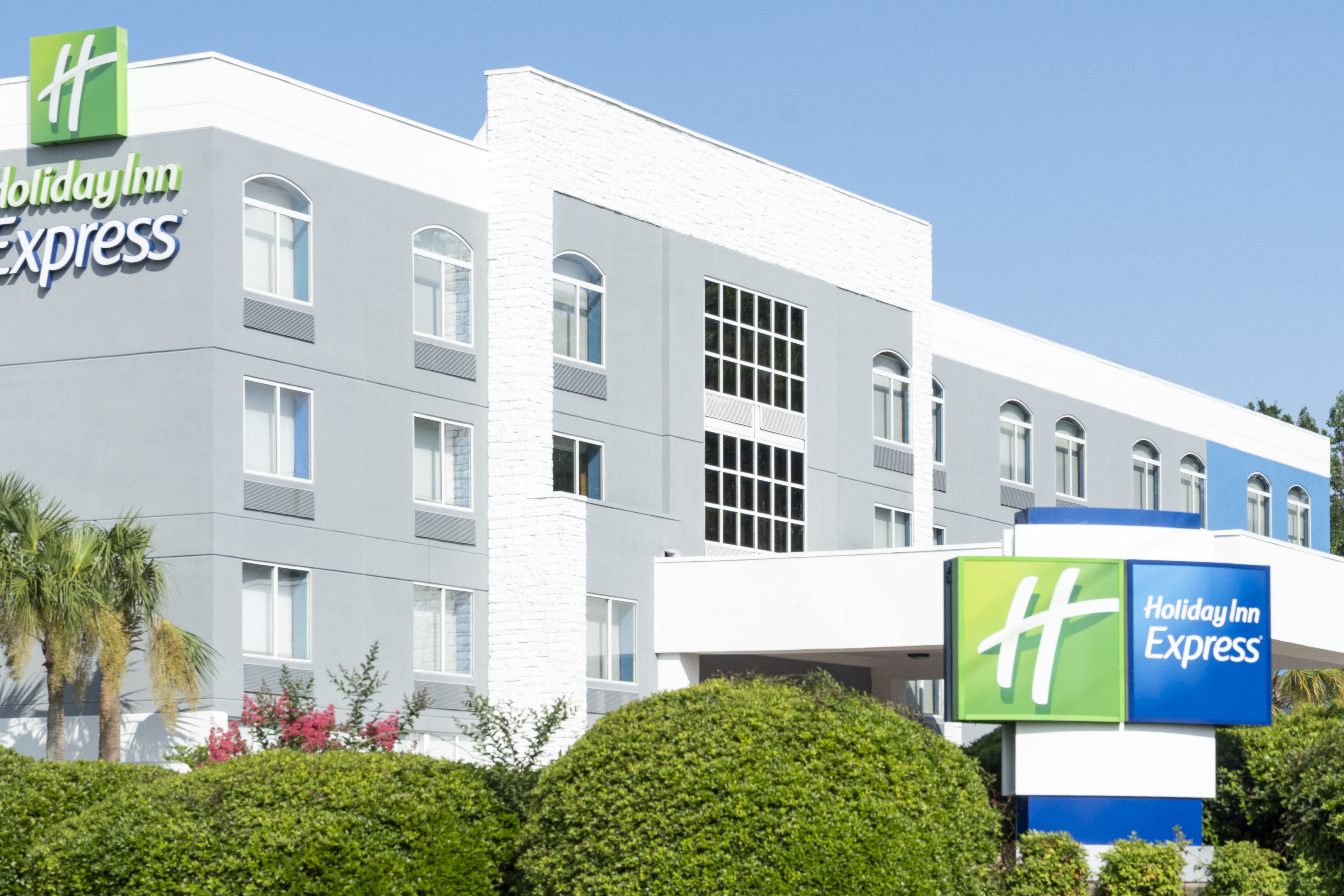Holiday Inn Express Suites Columbia Two Notch 1/18