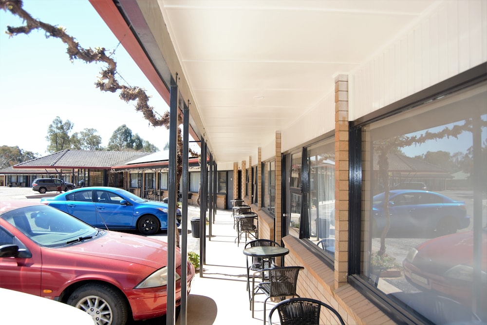 Civic Motor Inn Cowra 35/71