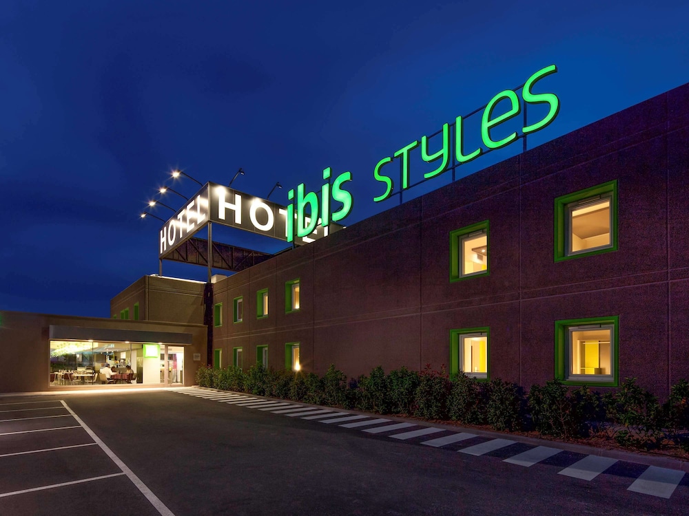 Ibis Styles Lleida Torrefarrera 2/60