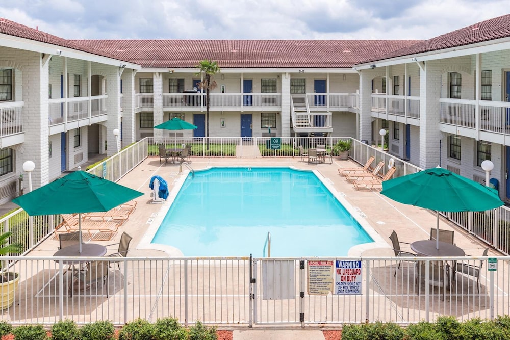 Studio6 Baytown, TX - Garth Road 32/39