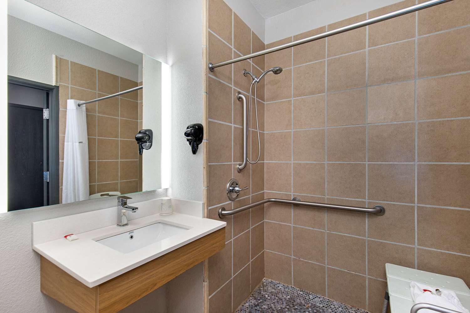 Microtel Inn & Suites by Wyndham Manchester 27/30