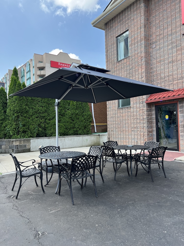 Diplomat Inn 53/58